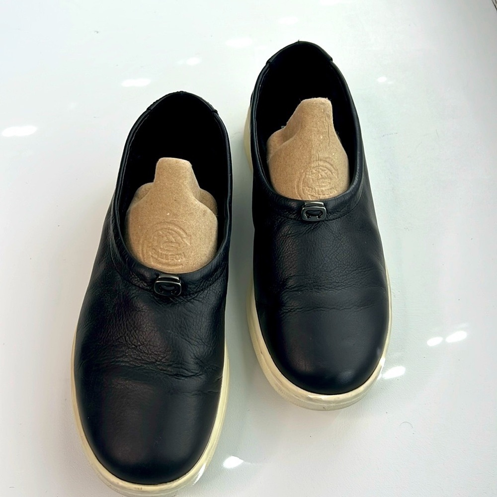 Eileen Fisher Black Leather Sydney Slip On Comfort Sneakers/Loafers